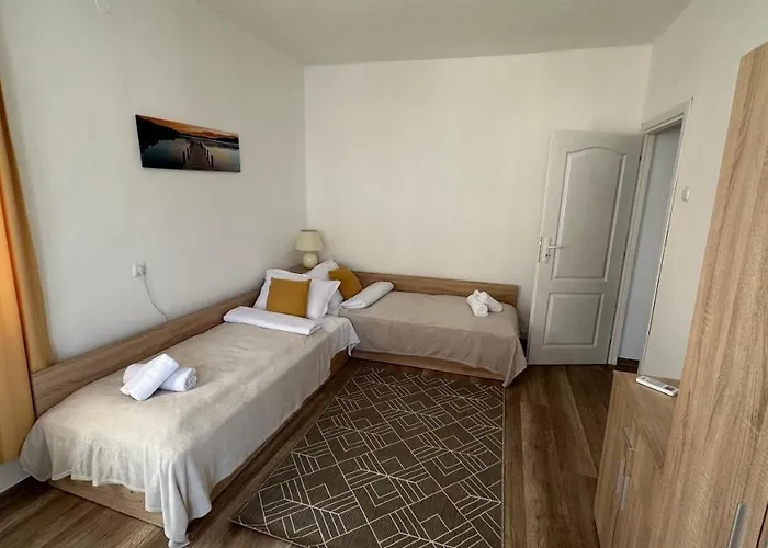 Adelina Apartman Carevo